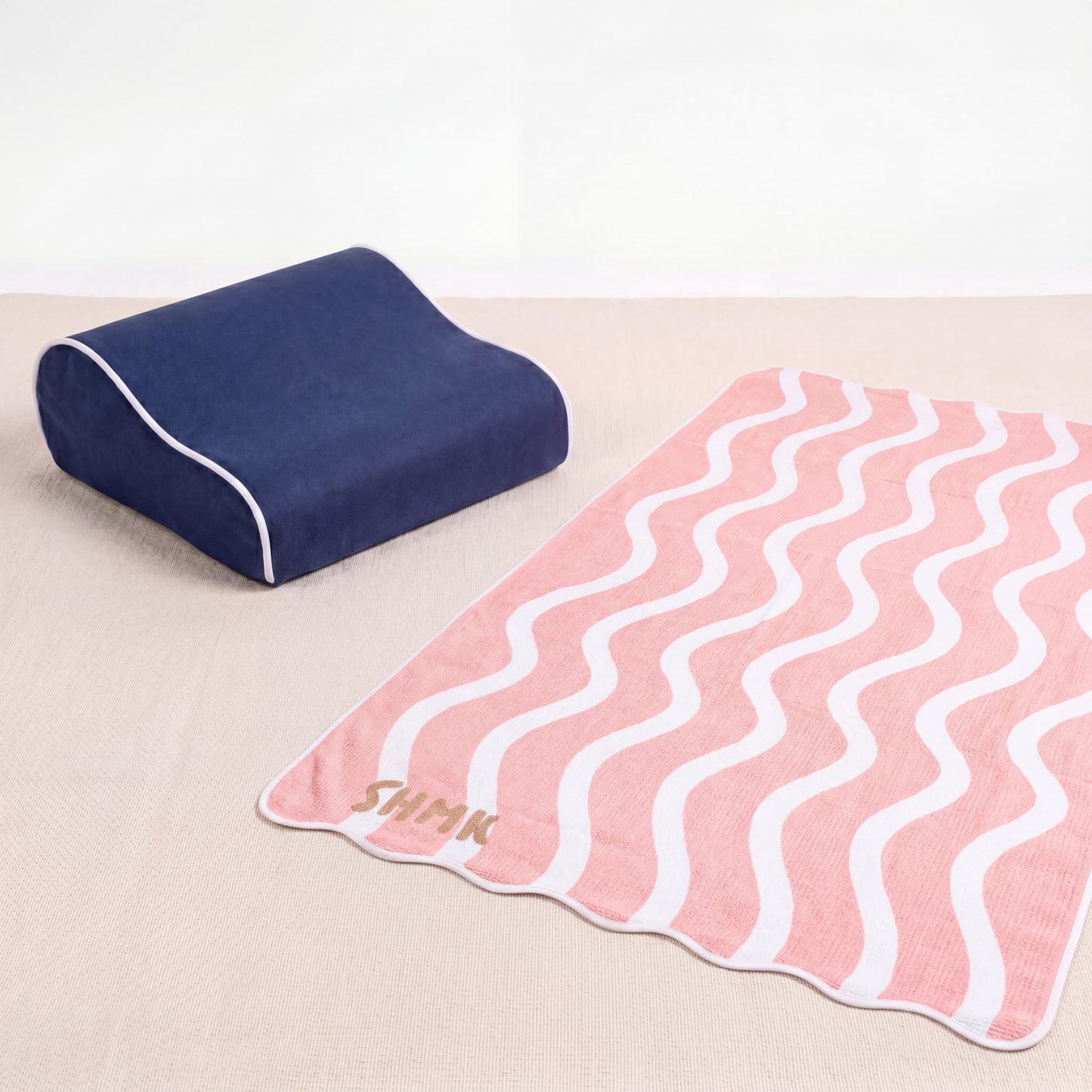 Kapiolani Towel and Pillow Bundle