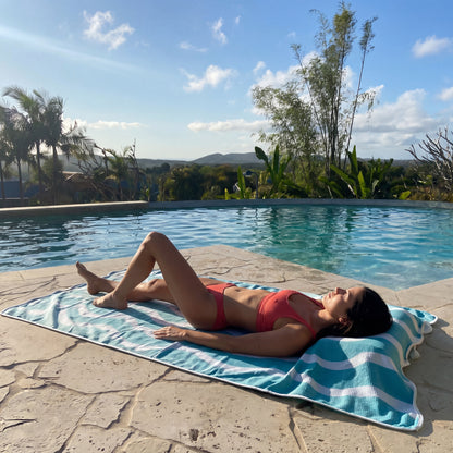 'Elitisi Towel and Pillow Bundle