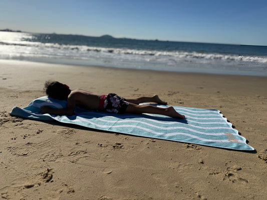 BUNDLE: 'Elitisi Premium Beach Towel & 'Elitisi Beach Pillow